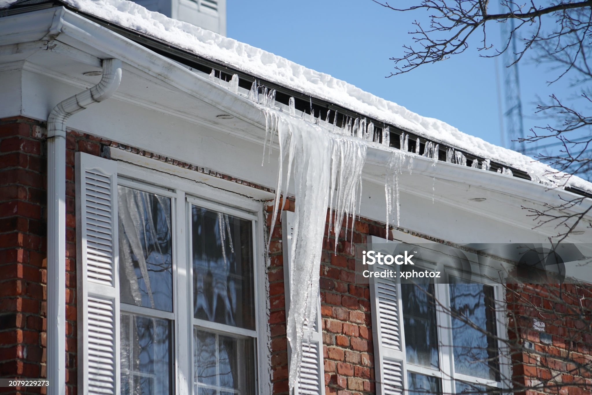 БҚО құтқарушылары шатырдағы қар мен мұз сүңгілерінен сақ болуға шақырады